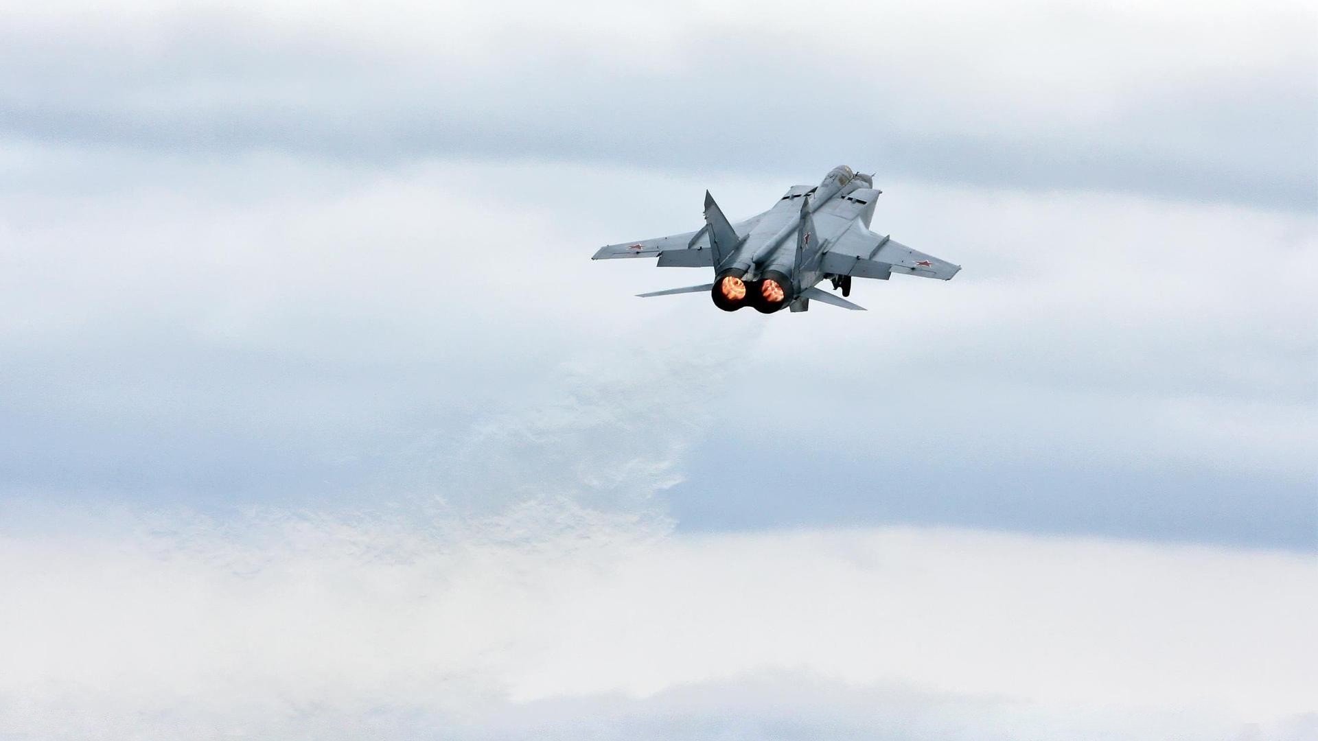 五大联赛争冠与保级大战战术板对比深度剖析,五大联赛争冠形式